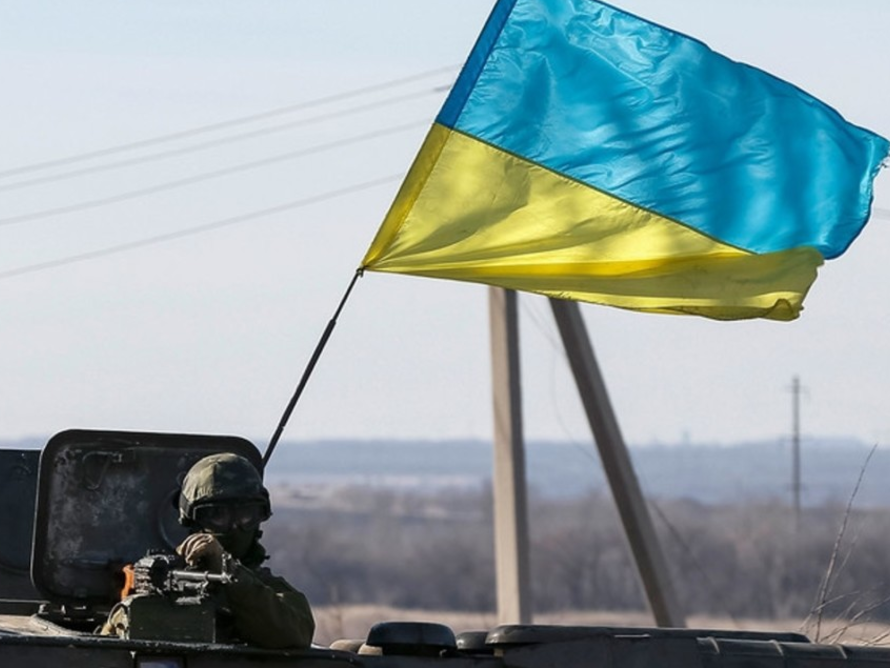 Волонтери просять львів’ян приносити продукти та ліки для військових і переселенців у Палац мистецтв