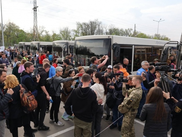 До Запоріжжя прибули більше 150 евакуйованих маріупольців із «Азовсталі»