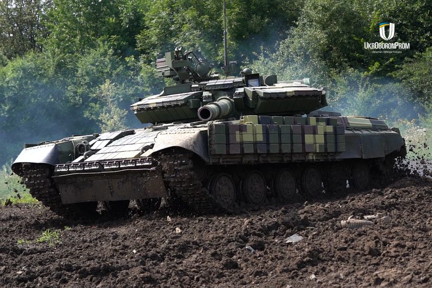 У Польщі відкрили центр для ремонту українських танків