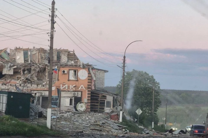 «Цілились у командирів»: з’явилися подробиці вчорашнього удару ЗСУ по штабному пункту росіян у Рильську (відео)