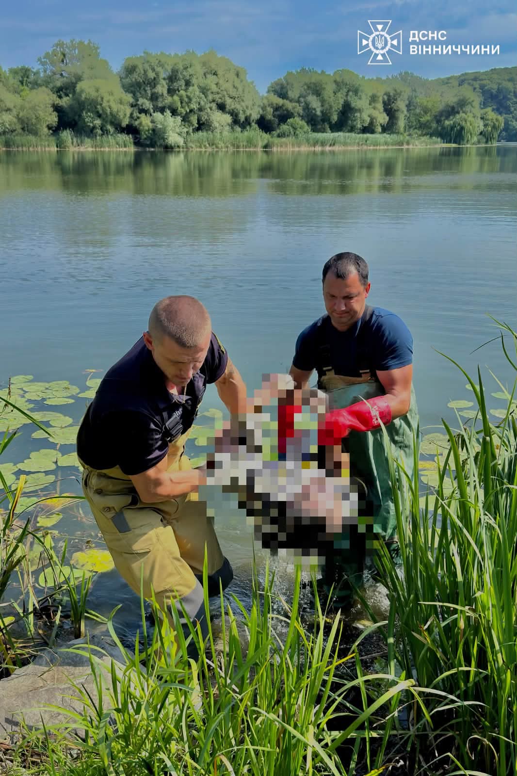 У Вінниці з річки дістали тіло потопельника: особу встановлюють