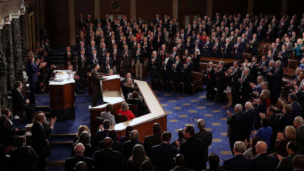Зеленський виступив у Конгресі США та передав прапор із Бахмута