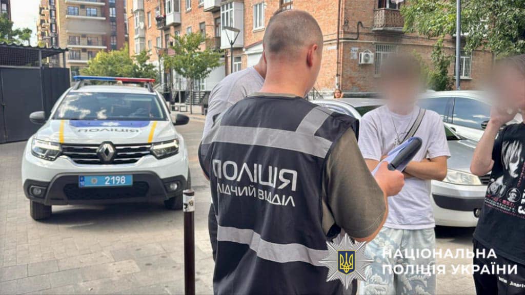 Стріляв з вікна по людях: у Білій Церкві затримали чоловіка, який поранив 18-річного юнака