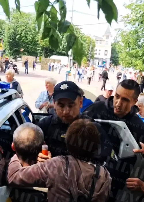 У Хмельницькому на акції за повернення полонених відбулися сутички: Що відомо