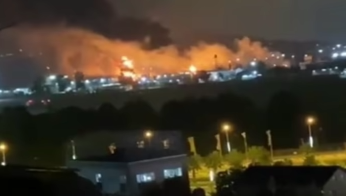 Пролунало понад 20 вибухів: у Сочі безпілотники атакували нафтобазу (відео)