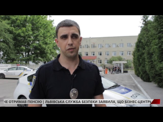 Пенсіонер «напав» на банкомат із сокирою