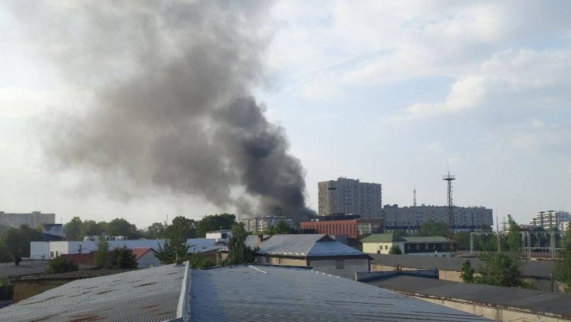 У Львові на території колишніх складів виникла пожежа: деталі