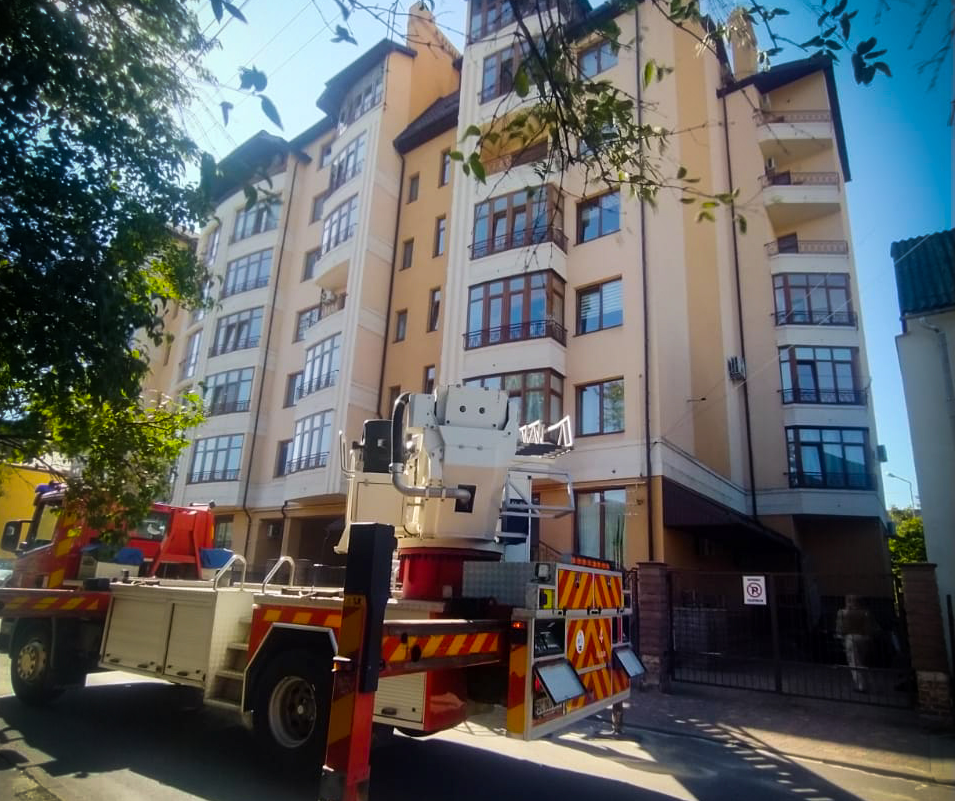 У Львові чоловіка з надмірною вагою медики не змогли госпіталізувати