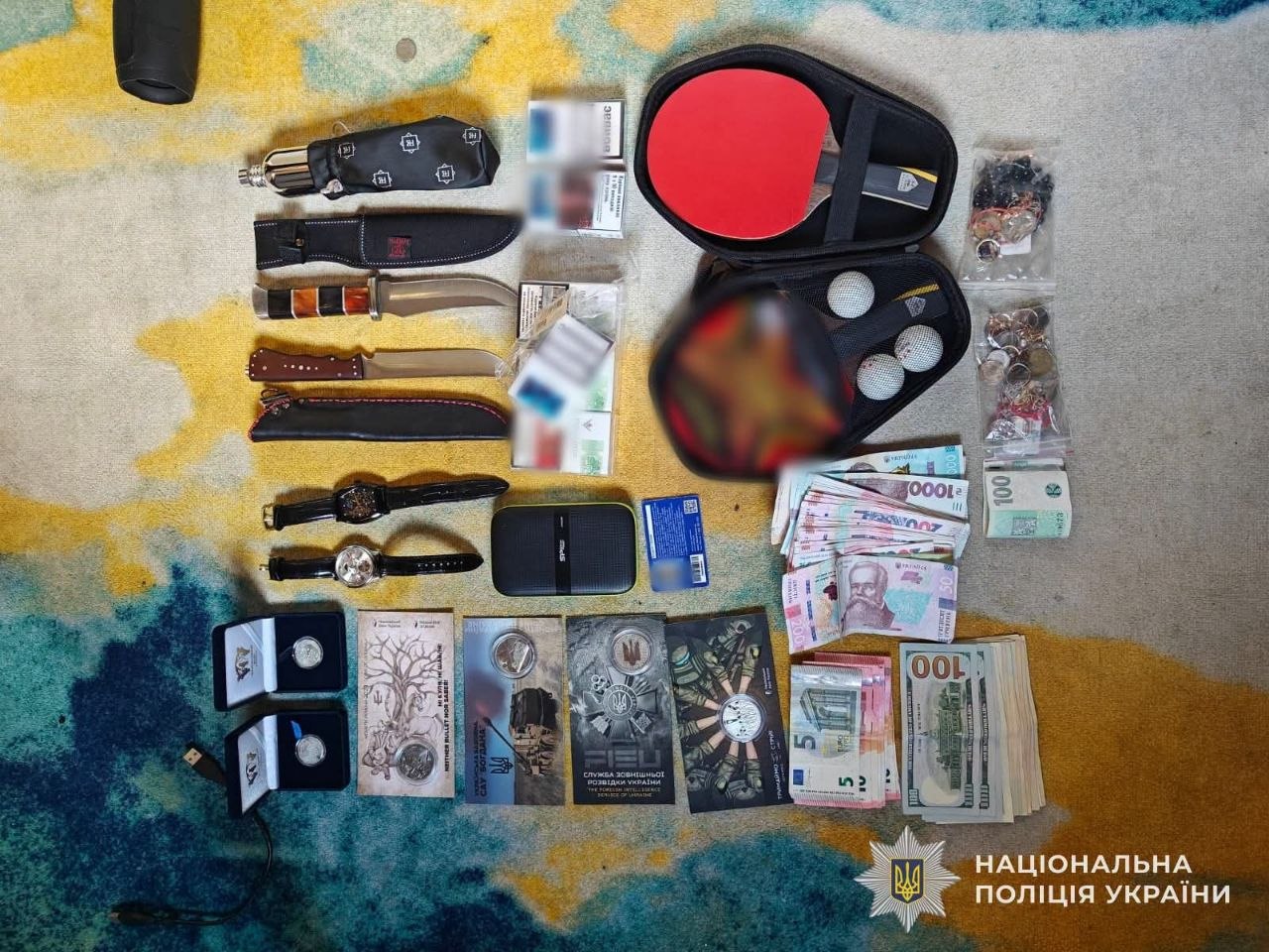 У Львів показали фото чоловіка, який викрав з кваритири 600 тисяч гривень і набір для тенісу