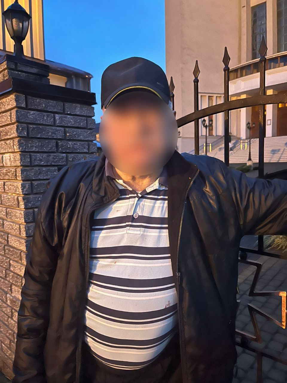 Вдарив ножем у груди і живіт. Поліцейські затримали пенсіонера, який напав на львівʼянина