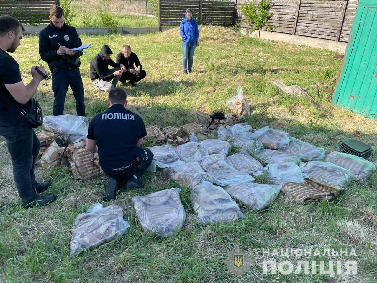 У Львові впіймали злодіїв, що вкрали зі складу понад сотню "бронеків" і бронеплит