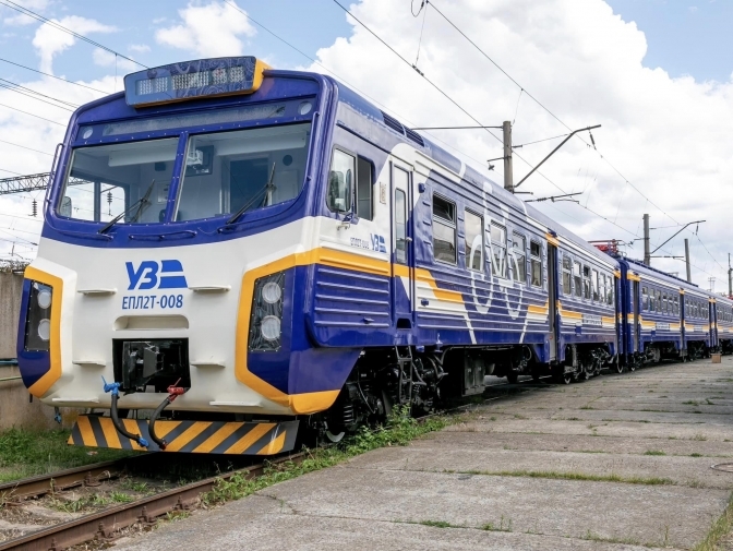 На Київщині підліток ледь вижив після удару струмом на даху електрички
