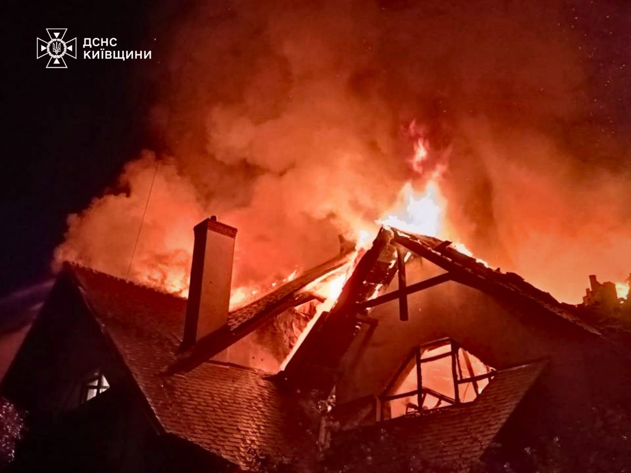 З'явилися перші фото з місць вибухів на Київщині