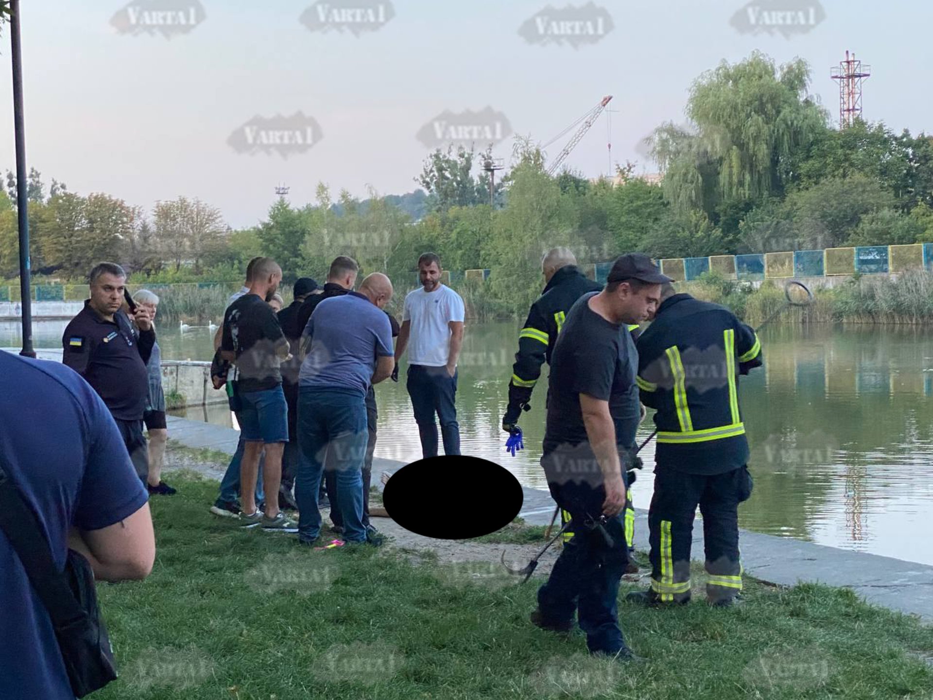 У Львові з озера дістали тіло чоловіка