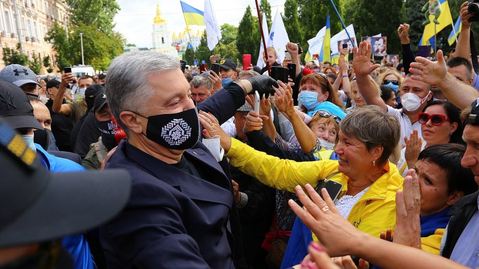 Арешт або мільярд. Прокуратура подала апеляцію на запобіжний захід Порошенку