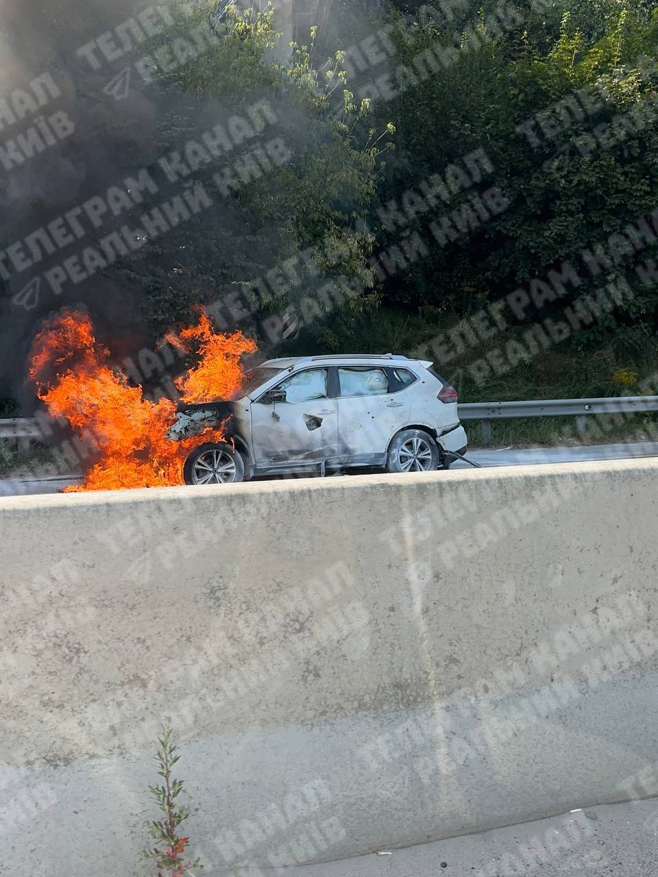 У Голосіївському районі Києва на трасу впали уламки російського безпілотника: що відомо