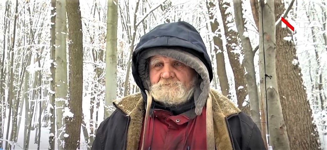 Змінити намет на хату: самітник із Брюховицького лісу хоче повернутися до людей