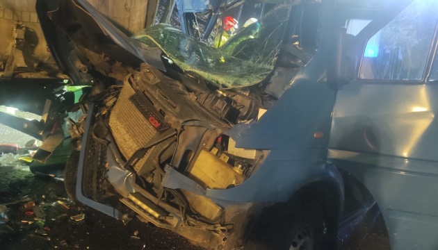 У Польщі сталася смертельна ДТП. Мікроавтобус з українцями зіштовхнувся з вантажівкою