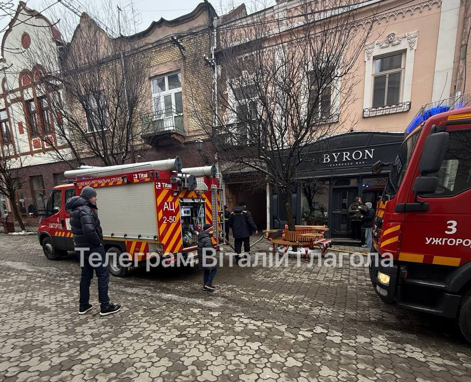 У центрі Ужгорода горить ресторан: з'явилося відео