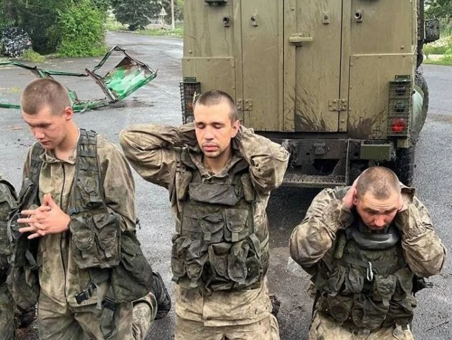 Заборона на дзвінки для військовополонених росіян: уряд розгляне відповідну петицію