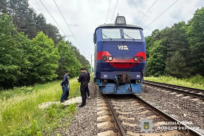 Фатальна помилка в навушниках: на Рівненщині міжнародний потяг переїхав підлітка (фото)
