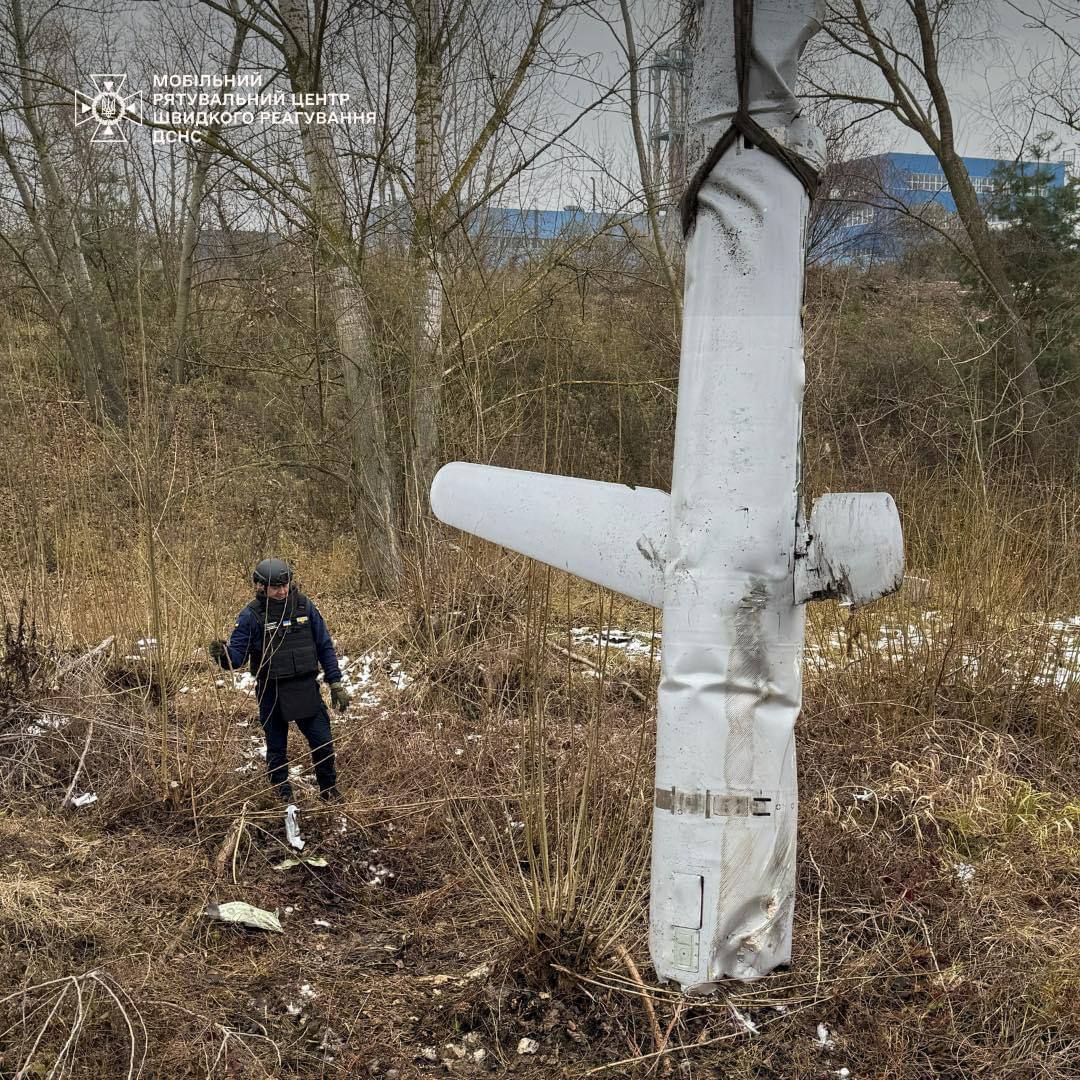 У Києві сапери ДСНС показали уламки російських ракет Х-55СМ і «Калібр»