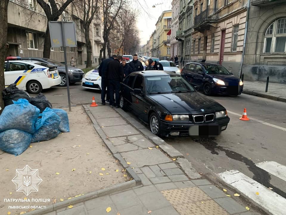 Львівського водія розшукували за давню ДТП, а впіймали на наркотиках