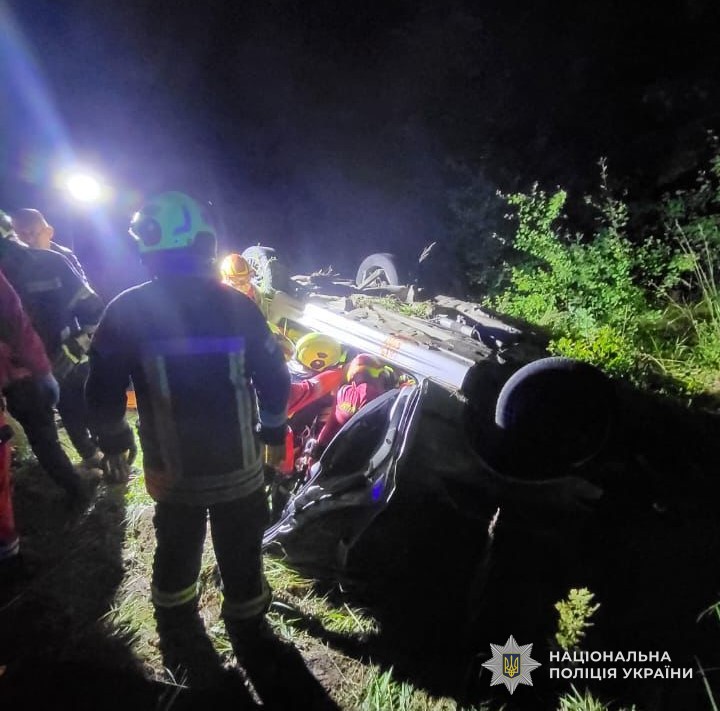 П'яний водій на Львівщині ледь не вбив двох молодих людей
