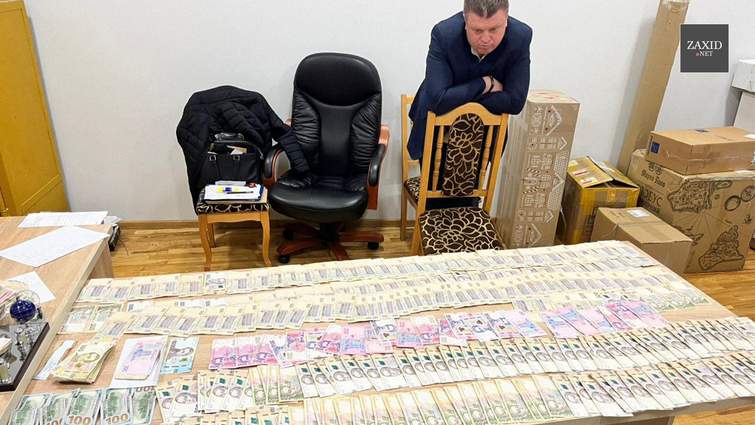 На Львівщині на хабарі у 800 тис. грн затримали чиновника (фото)