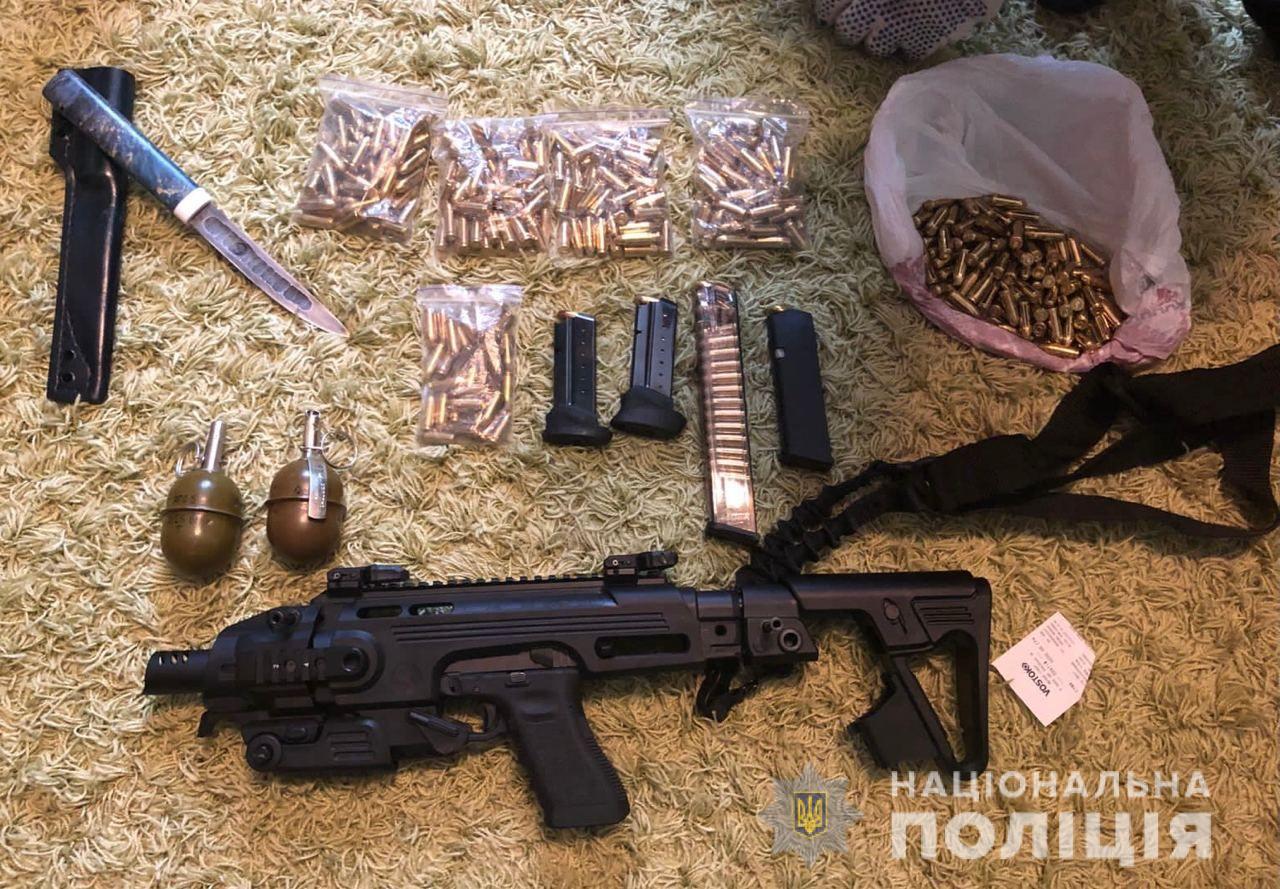 Пів року вистежування: на Львівщині викрили групу контрабандистів зброї