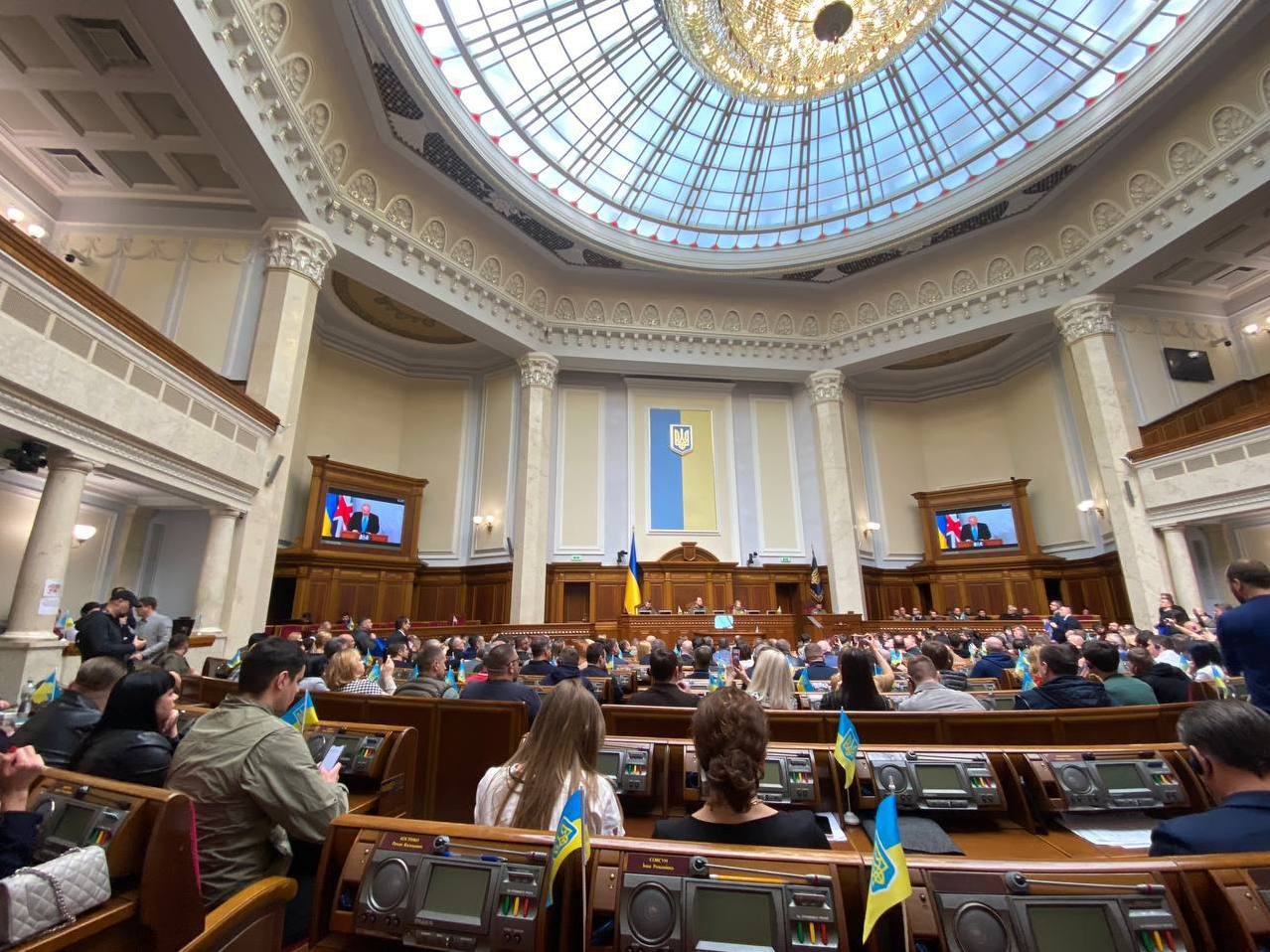 Сьогодні у Раді перед депутатами виступили Зеленський та Джонсон