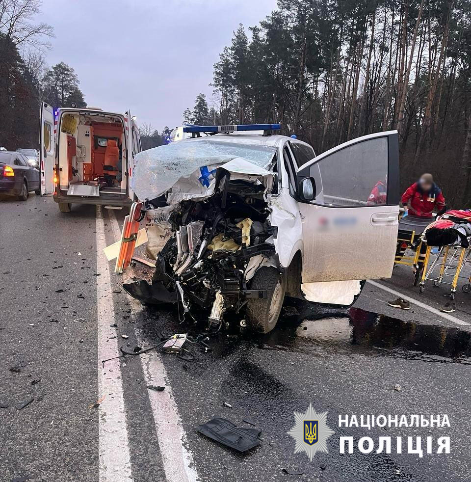 Страшна ДТП поблизу Києва: зіштовхнулося одразу три авто