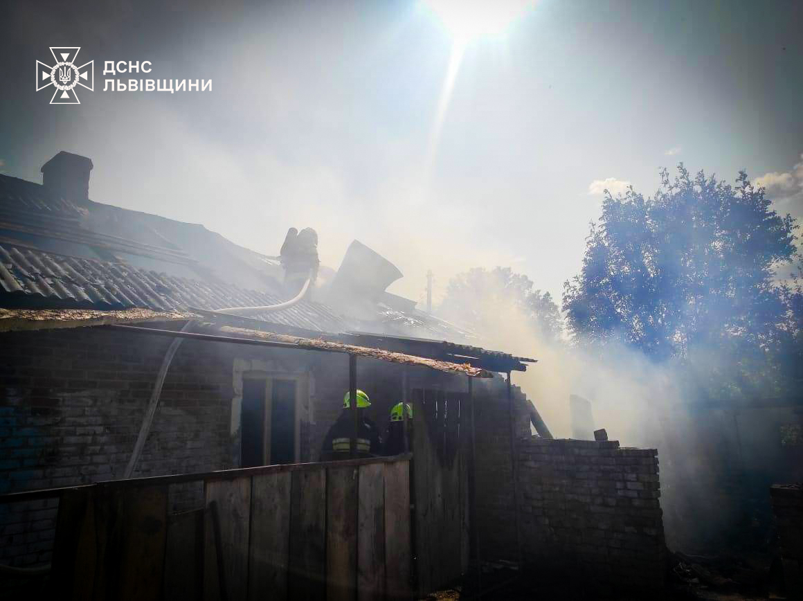 На Львівщині за добу горіли два житлові будинки (фото)