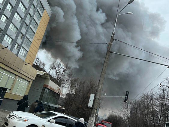 У Дніпрі в дев’ятиповерховій будівлі горів центральний офіс АТБ