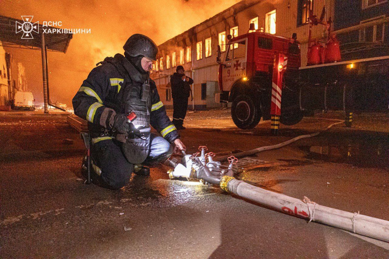 Ворог вночі масово бив дронами по Харкову: фото з місць вибухів