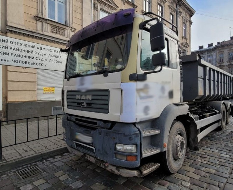 У Львові вантажівка збила 75-річну жінку