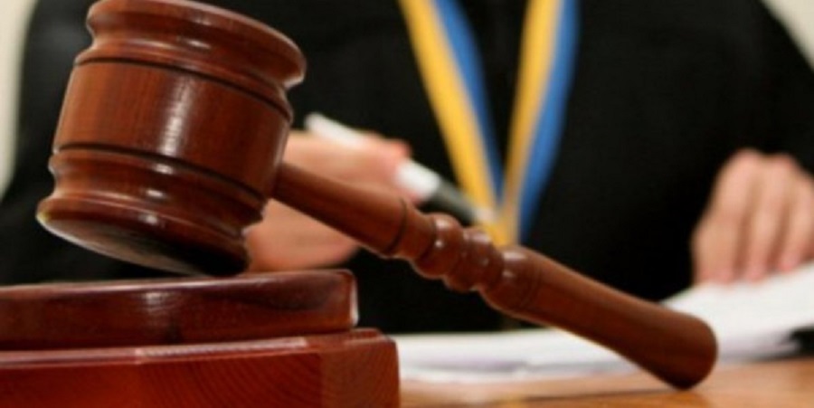 Справу проти Порошенка, порушену за заявою Коломойського, закрили