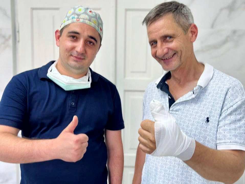 У Львові медики врятували палець 55-річному чоловіку