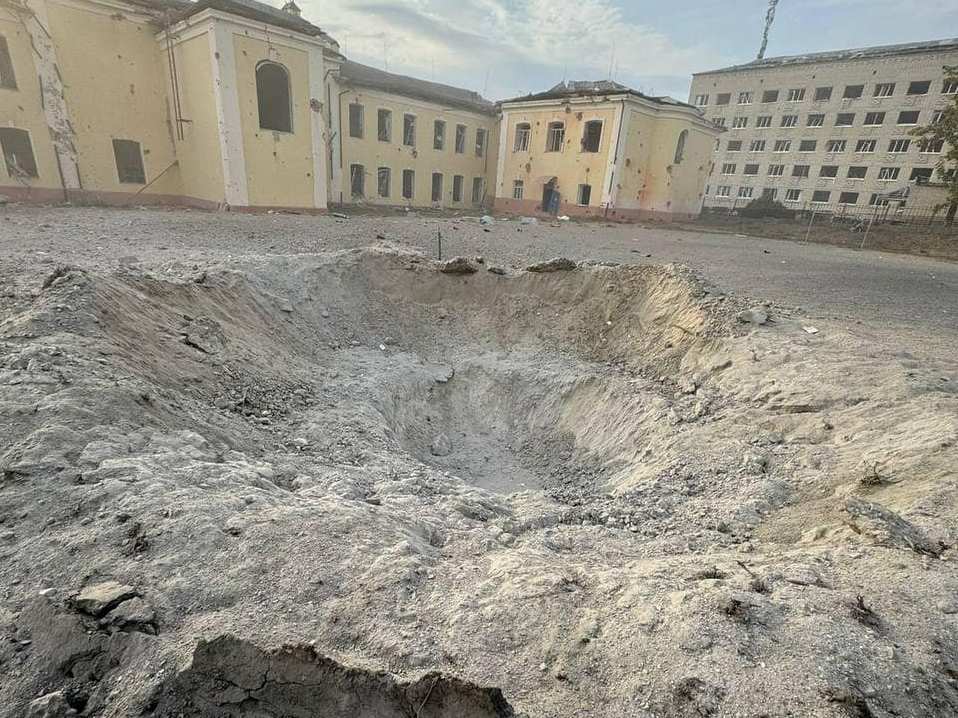 У Куп'янську КАБ влучив по території закладу освіти, є постраждалі