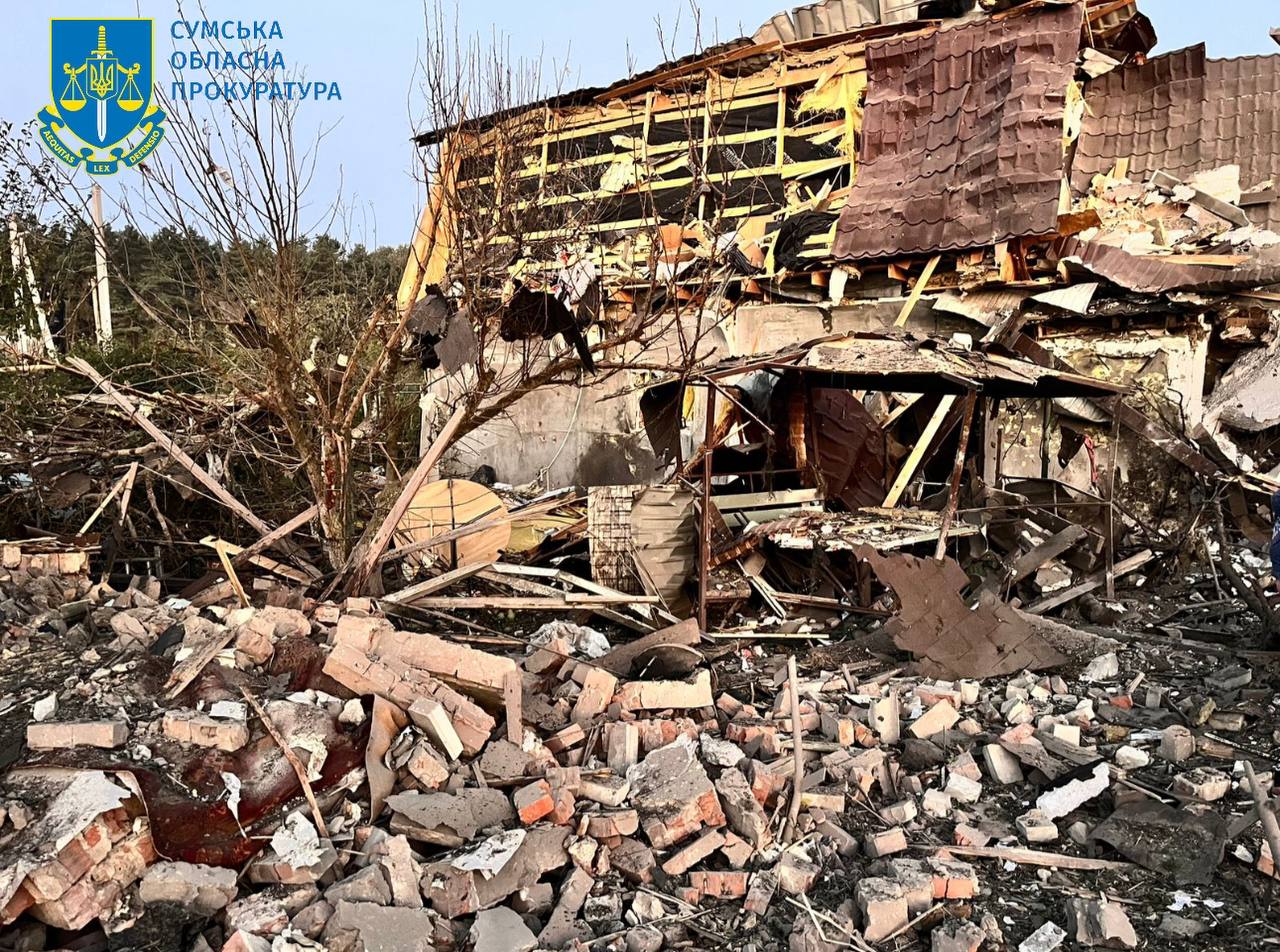 З'явилися фото наслідків авіаудару по Сумах