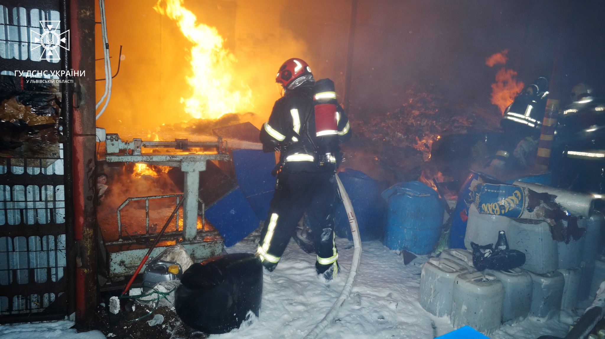 У Львівській області ліквідували масштабну пожежу