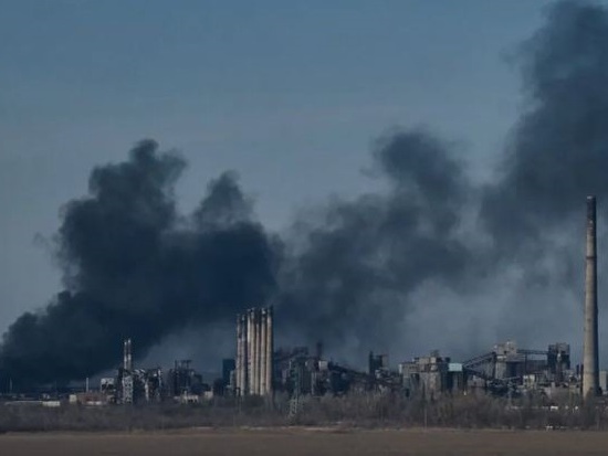 Росіяни завдали авіадару по будівлях Авдіївського коксохімічного заводу