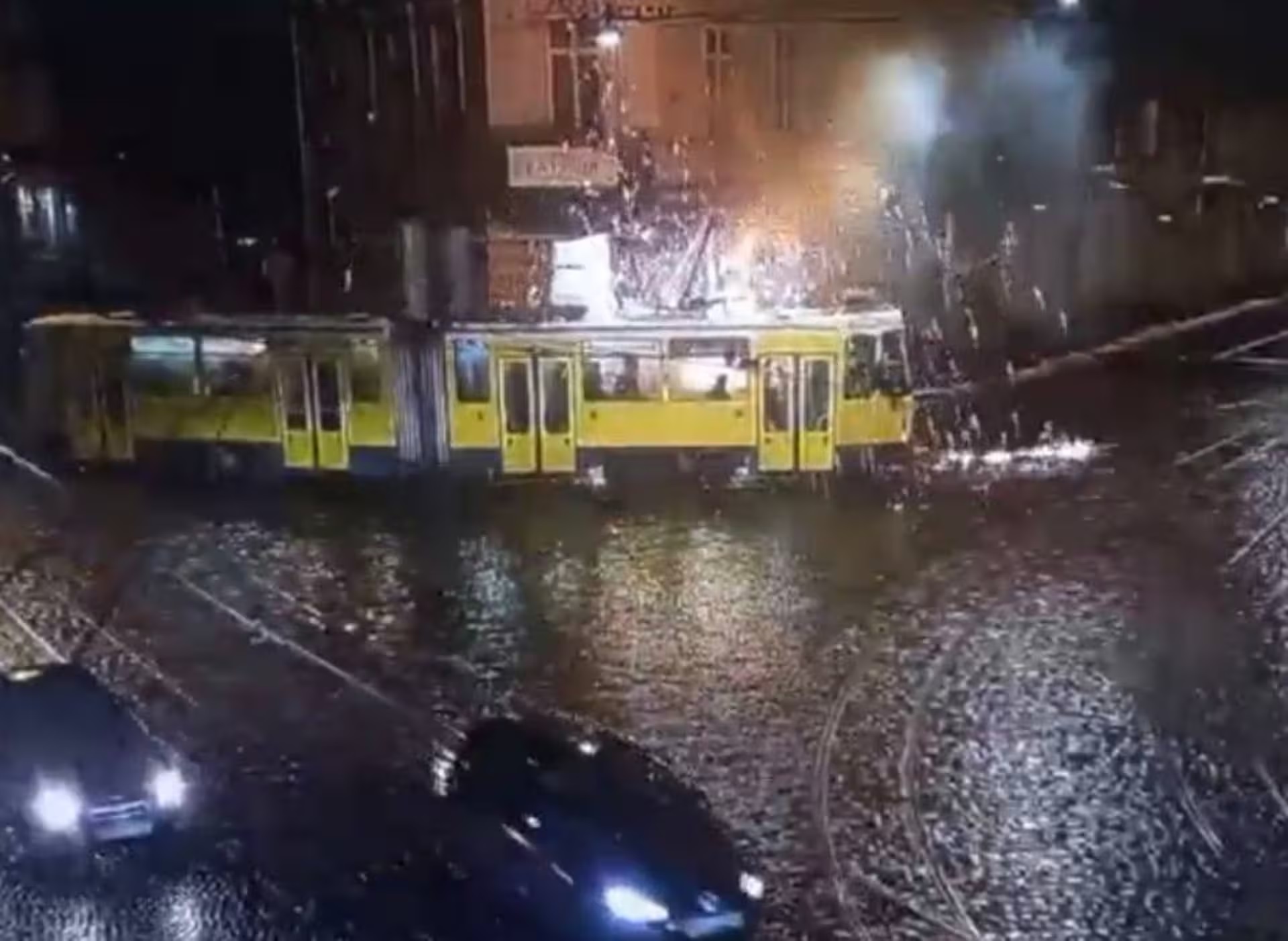 У Львові горів трамвай: що відомо