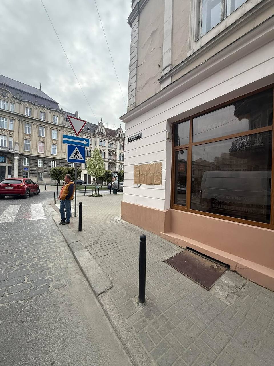 У центрі Львова вночі невідомі влаштували диверсію: фото з місця