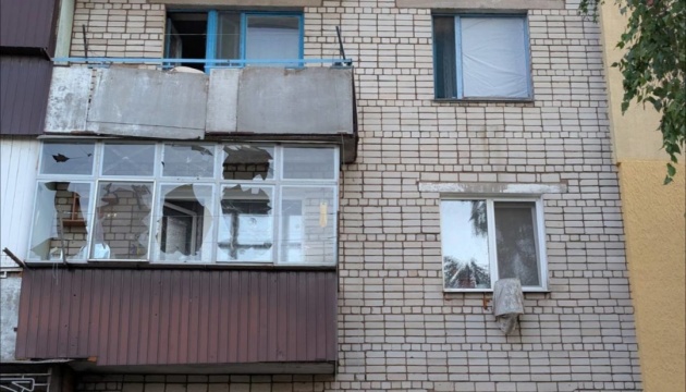 Війська РФ атакували Дніпропетровщину: пошкоджена багатоповерхівка і ферма (фото)