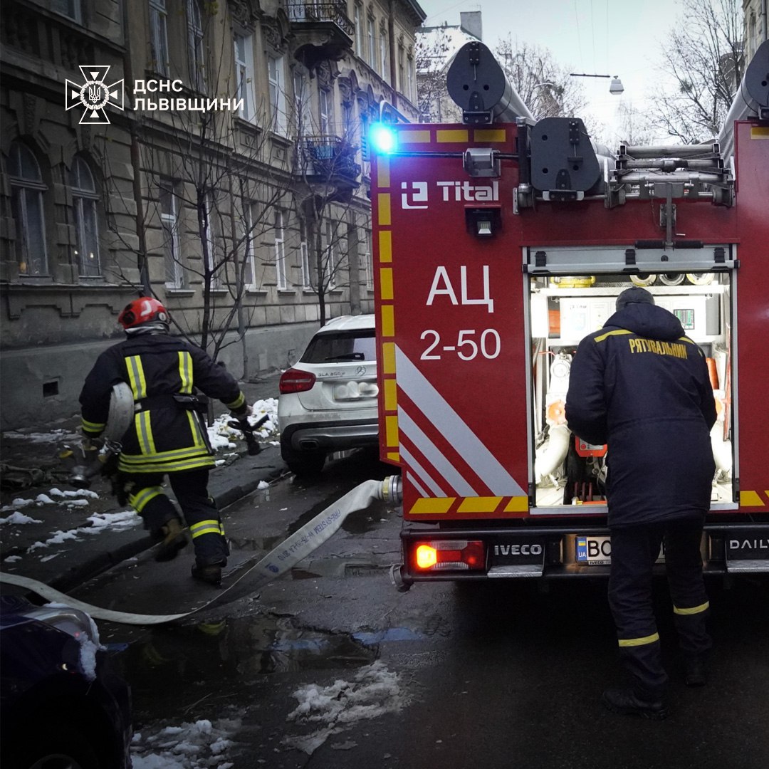 У Львові внаслідок пожежі в квартирі ледь не загинула жінка
