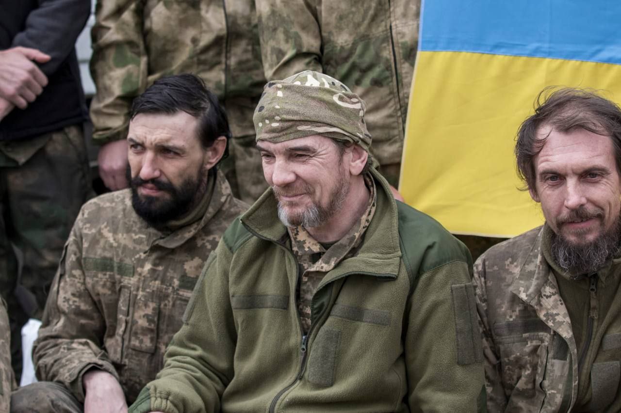 Великоднє повернення. З російського полону звільнили 130 українських захисників