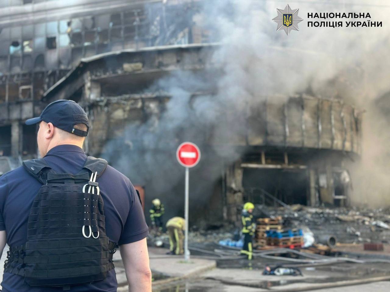 Як зараз виглядає вщент знищений вибухом ТРЦ "Квадрат" у Києві (відео)