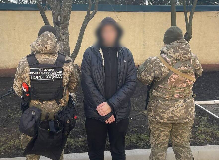 Завадили вовки. Прикордонники врятувала чоловіка, який намагався втекти до Молдови