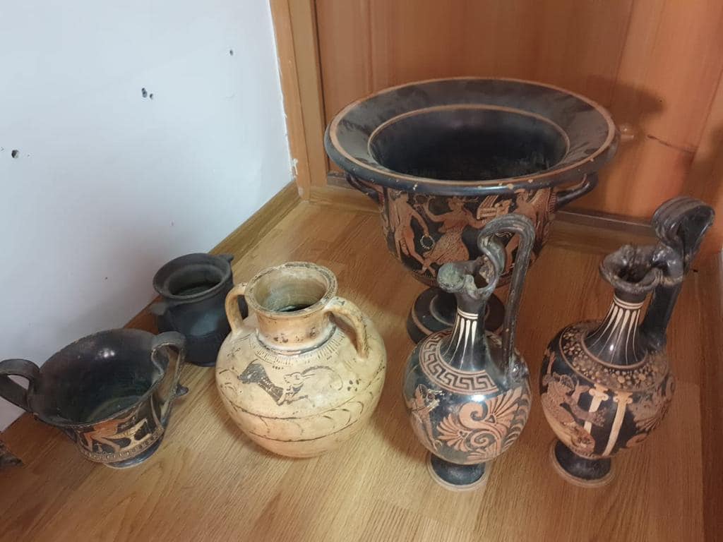 У банди, яка фінансувала «ДНР», виявили експонати 12-го сторіччя